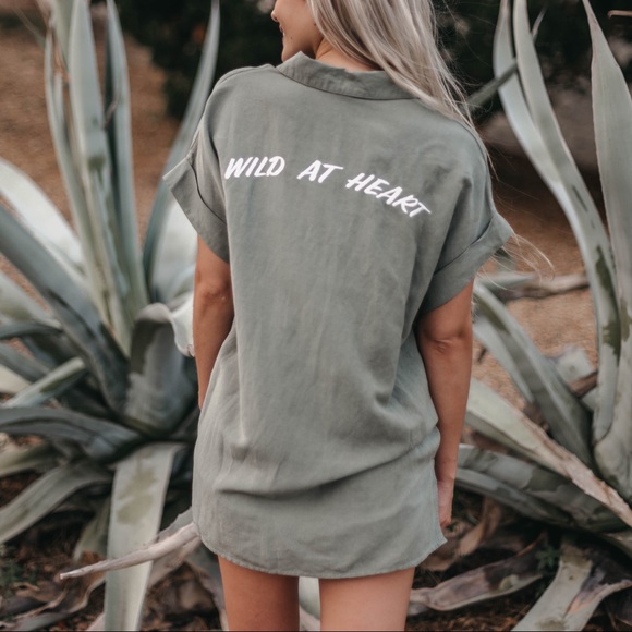 Wild At Heart Linen Button Down Top - Picture 1 of 8